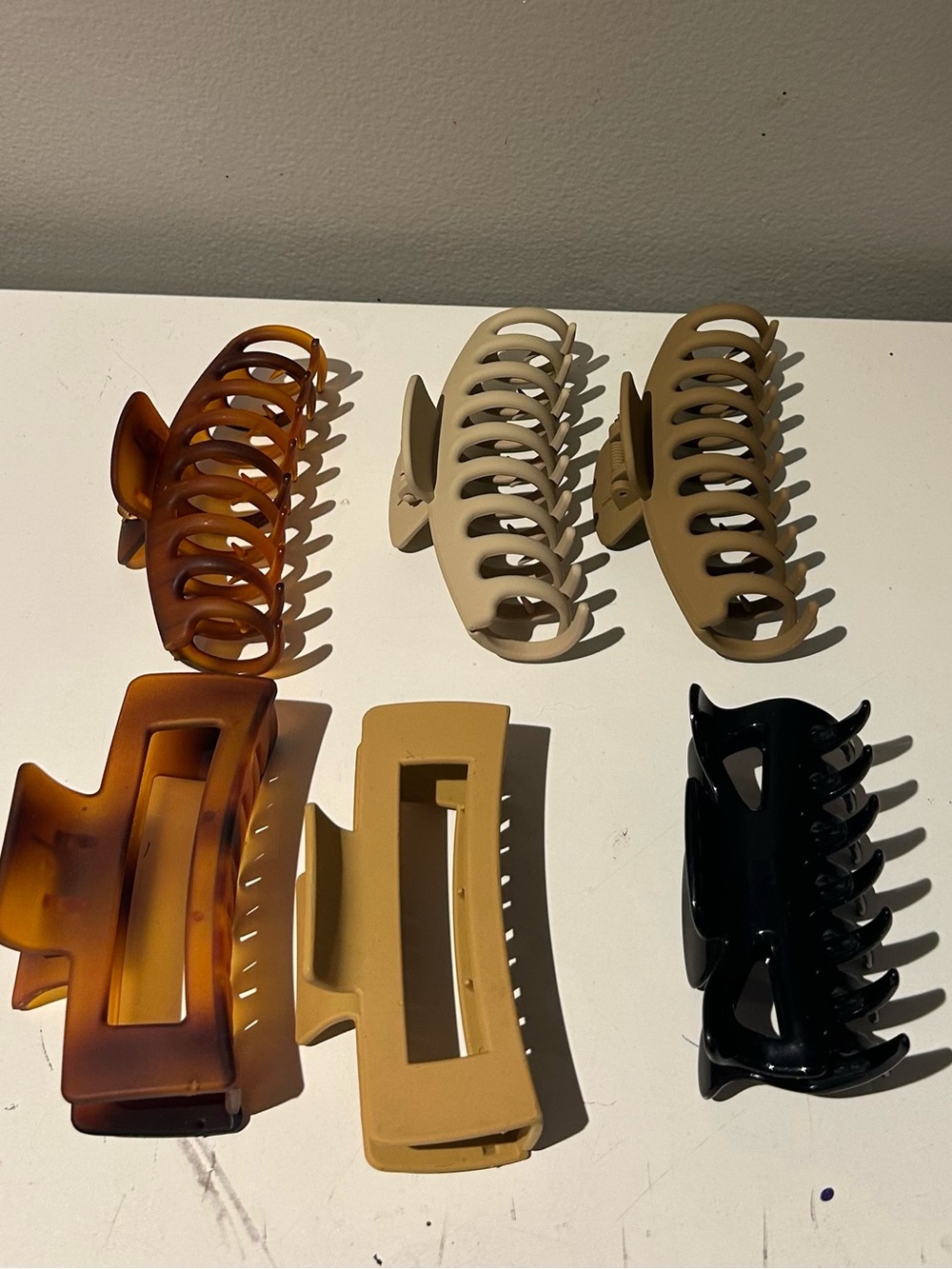 Bundle of six hair clips!